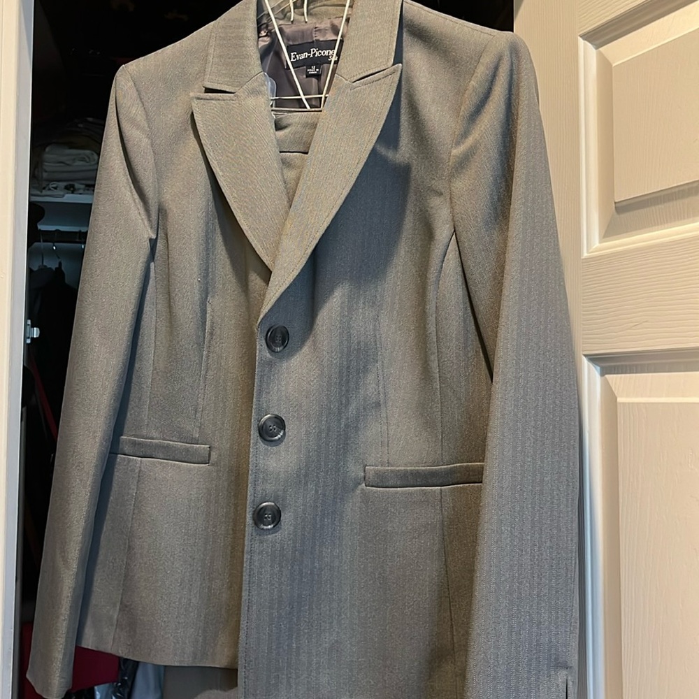 Brand New 2 Piece Women’s Suit, Size 12